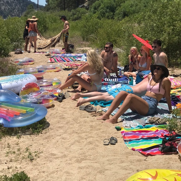 Brand new in sealed package rainbow innertube raft pool float adult or kid - Picture 7 of 8